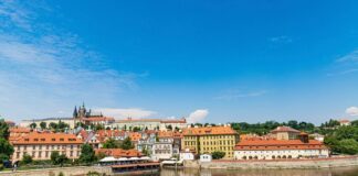 Kdy budou prezidentské volby, 1. kolo vyjde na 14. nebo 21. ledna Pražský hrad nad Vltavou za slunečného dne